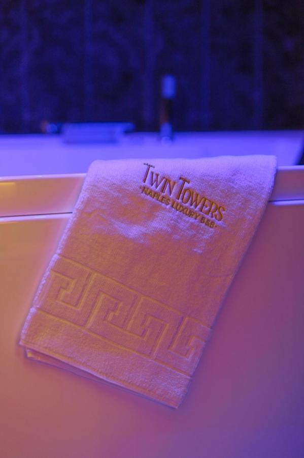 Twin Towers Naples Luxury Panzió Kültér fotó