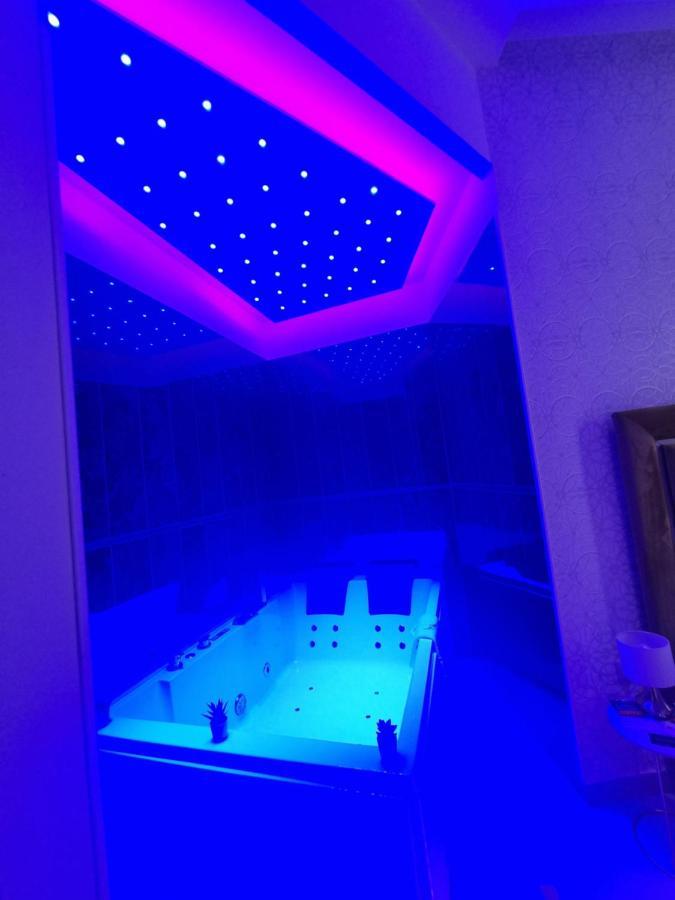 Twin Towers Naples Luxury Panzió Kültér fotó