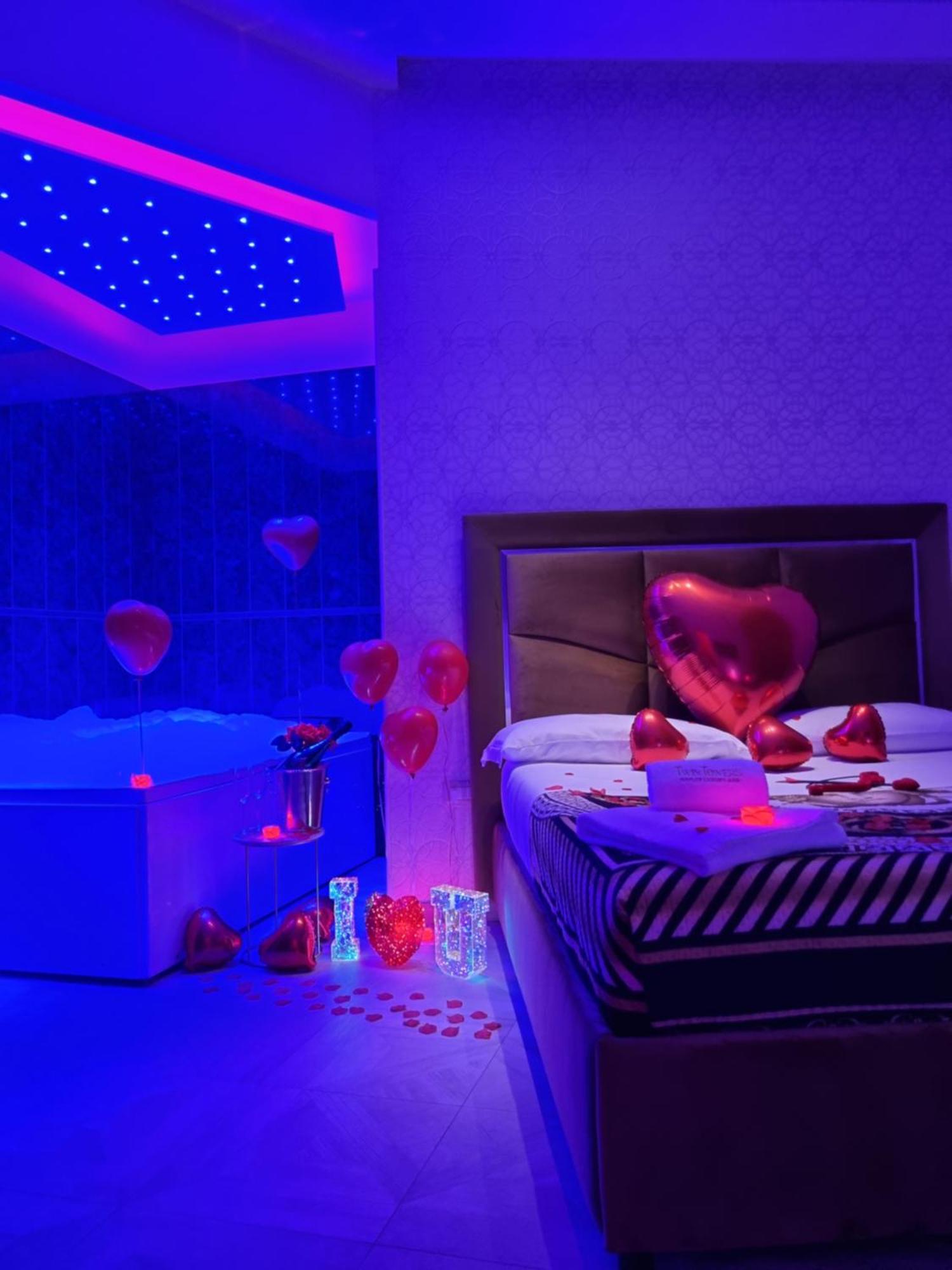 Twin Towers Naples Luxury Panzió Kültér fotó