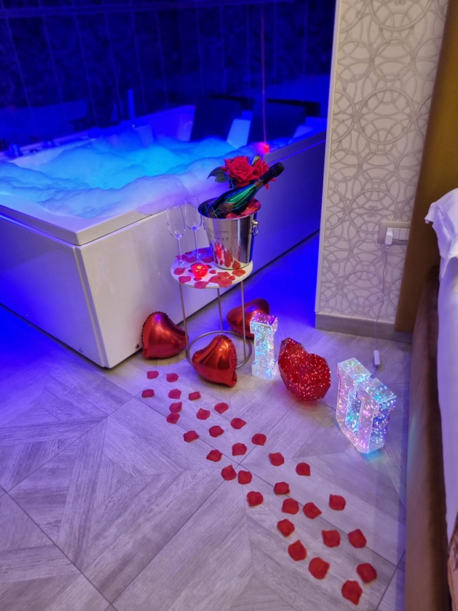 Twin Towers Naples Luxury Panzió Kültér fotó